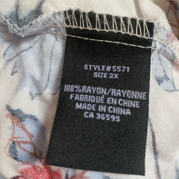 Plus size short sleeve blouse - Picture 3 of 3